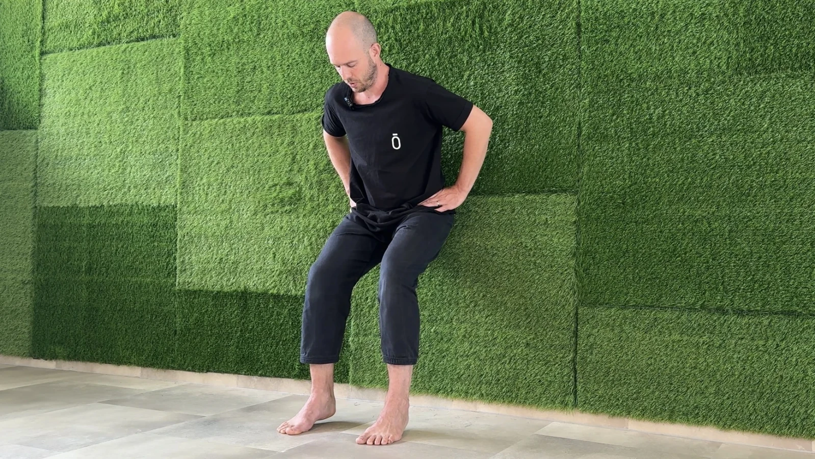 Wall sit s volnou patou